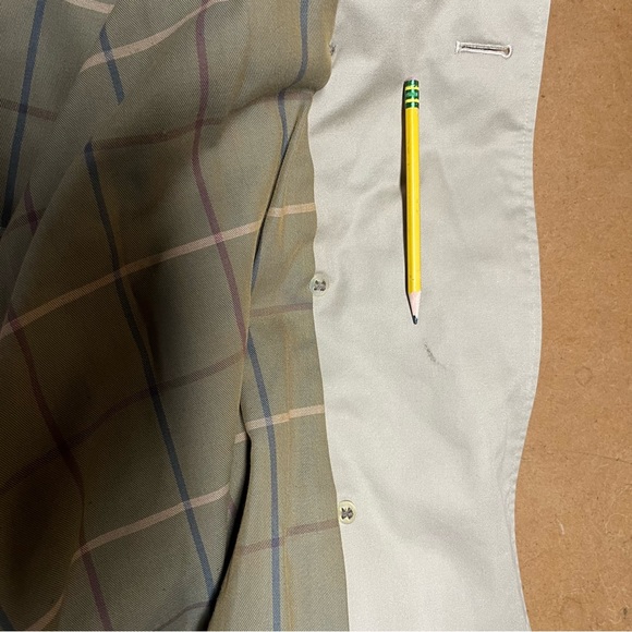 Burberry trench coat. - Picture 15 of 16